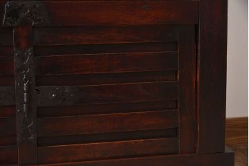 アンティーク家具　太い框組　漆が味わい深い和製アンティークの前欅帳場箪笥