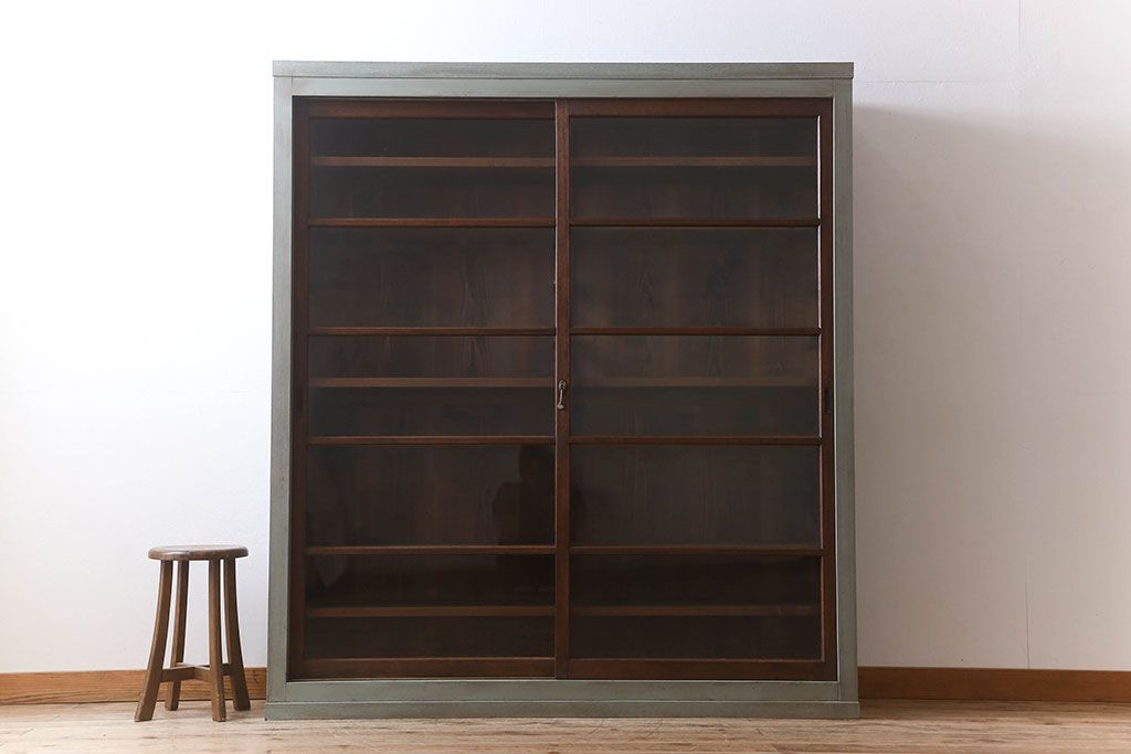 【F様ご成約分】オリーブグリーンペイント　ガラス引き戸　薄型　大きな収納棚