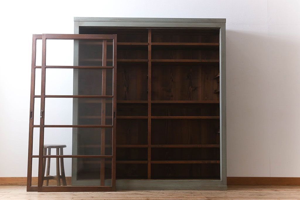 【F様ご成約分】オリーブグリーンペイント　ガラス引き戸　薄型　大きな収納棚