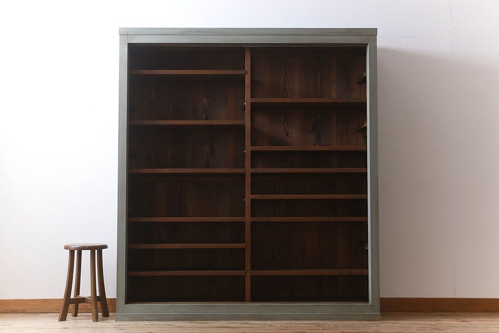 【F様ご成約分】オリーブグリーンペイント　ガラス引き戸　薄型　大きな収納棚