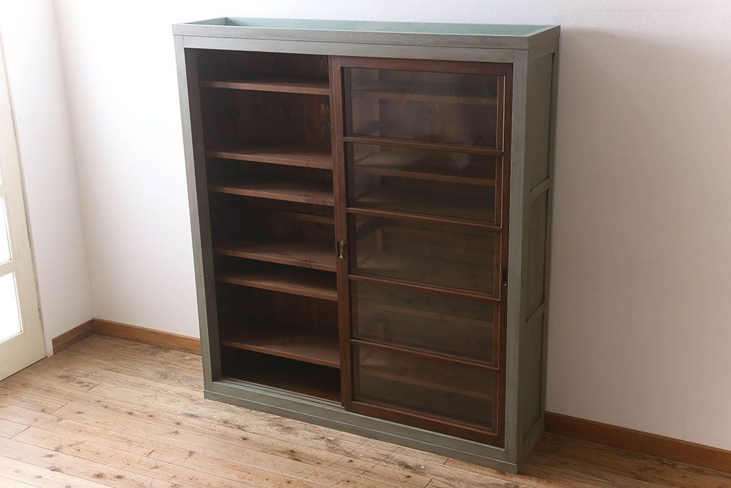 【F様ご成約分】オリーブグリーンペイント　ガラス引き戸　薄型　大きな収納棚