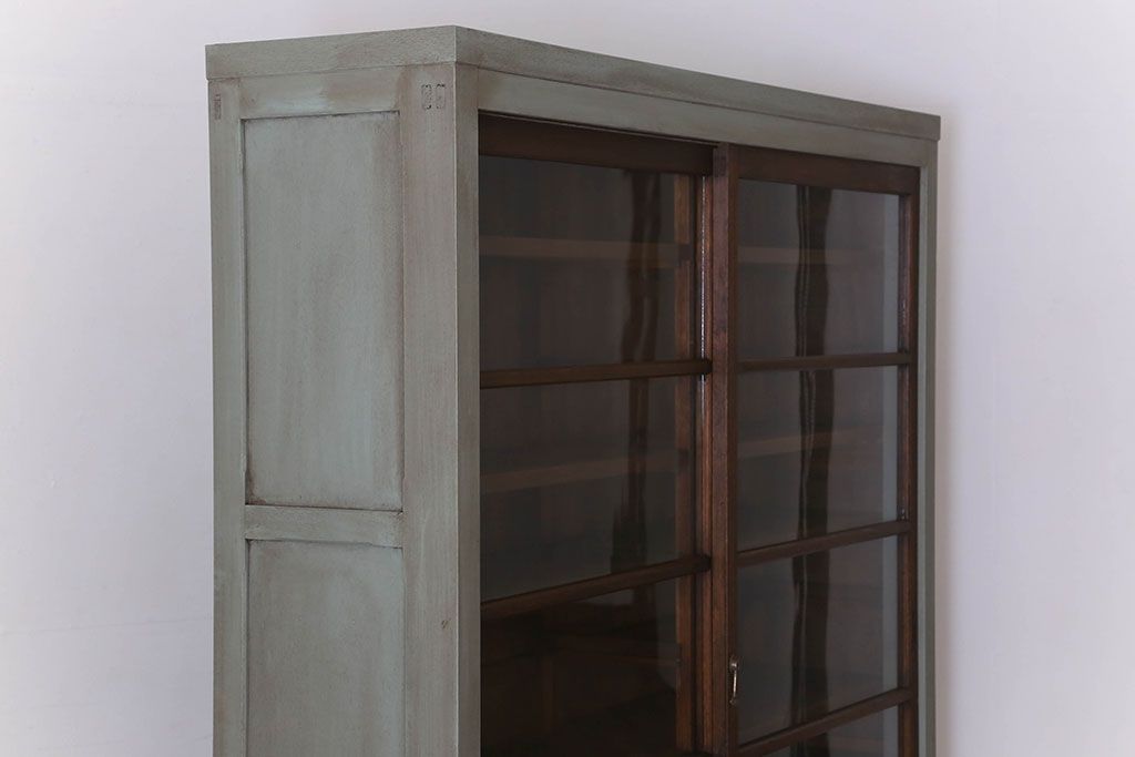 【F様ご成約分】オリーブグリーンペイント　ガラス引き戸　薄型　大きな収納棚