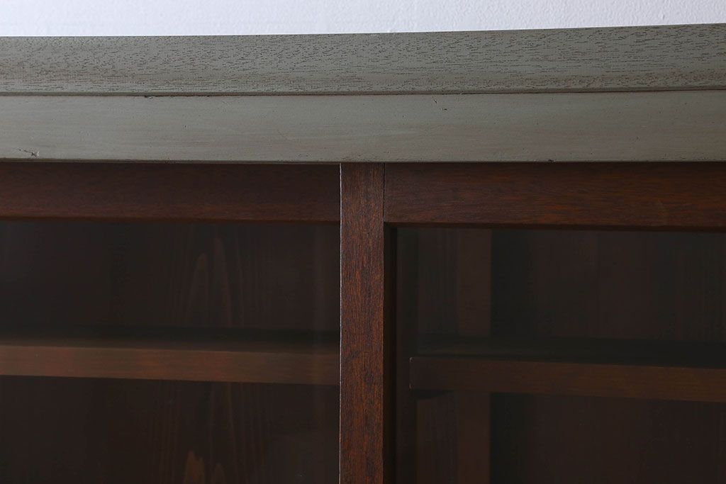 【F様ご成約分】オリーブグリーンペイント　ガラス引き戸　薄型　大きな収納棚