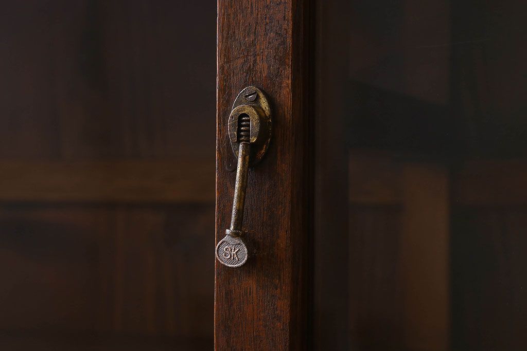 【F様ご成約分】オリーブグリーンペイント　ガラス引き戸　薄型　大きな収納棚