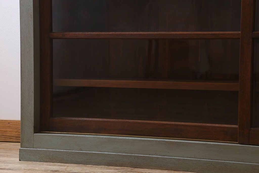 【F様ご成約分】オリーブグリーンペイント　ガラス引き戸　薄型　大きな収納棚