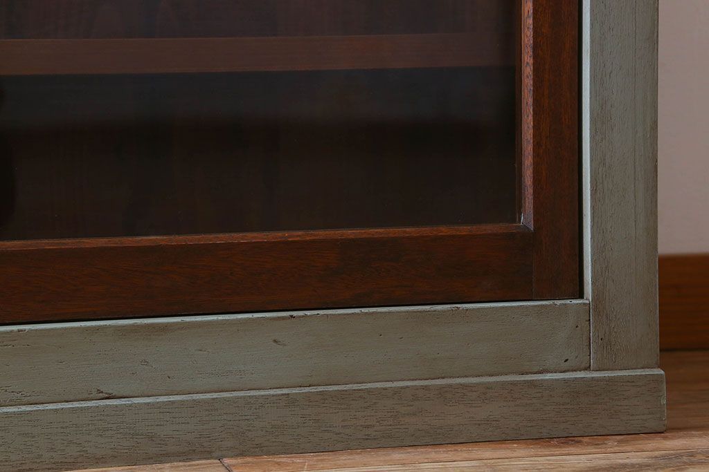 【F様ご成約分】オリーブグリーンペイント　ガラス引き戸　薄型　大きな収納棚