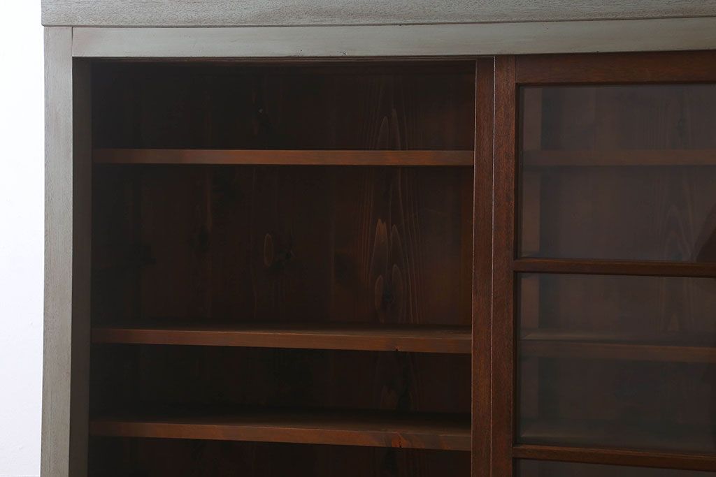 【F様ご成約分】オリーブグリーンペイント　ガラス引き戸　薄型　大きな収納棚