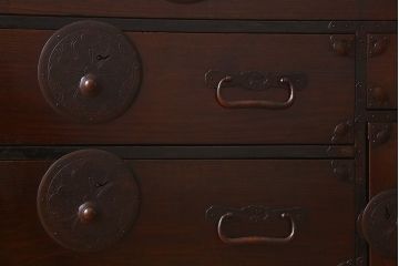 アンティーク家具　最上箪笥(衣装箪笥)　古民具・骨董　前面栗材