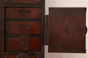 アンティーク家具　最上箪笥(衣装箪笥)　古民具・骨董　前面栗材