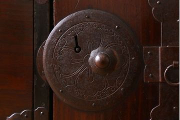 アンティーク家具　最上箪笥(衣装箪笥)　古民具・骨董　前面栗材