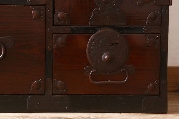アンティーク家具　最上箪笥(衣装箪笥)　古民具・骨董　前面栗材