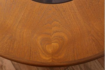 ヴィンテージ家具　北欧ビンテージ　コーヒーテーブル(ラウンドテーブル)おしゃれなガラス入り