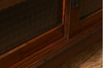 アンティーク家具　チェッカーガラス引き戸!アンティークのローボード(ローチェスト)