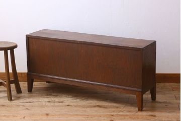 アンティーク家具　チェッカーガラス引き戸!アンティークのローボード(ローチェスト)