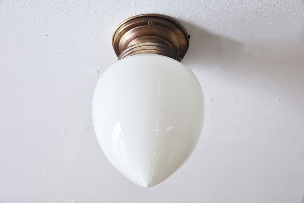 つぼみ型のレトロな壁付け照明(ブラケットライト・天井照明)
