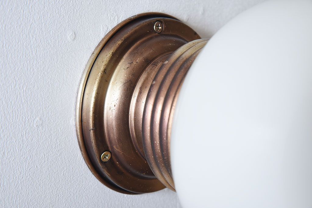 つぼみ型のレトロな壁付け照明(ブラケットライト・天井照明)