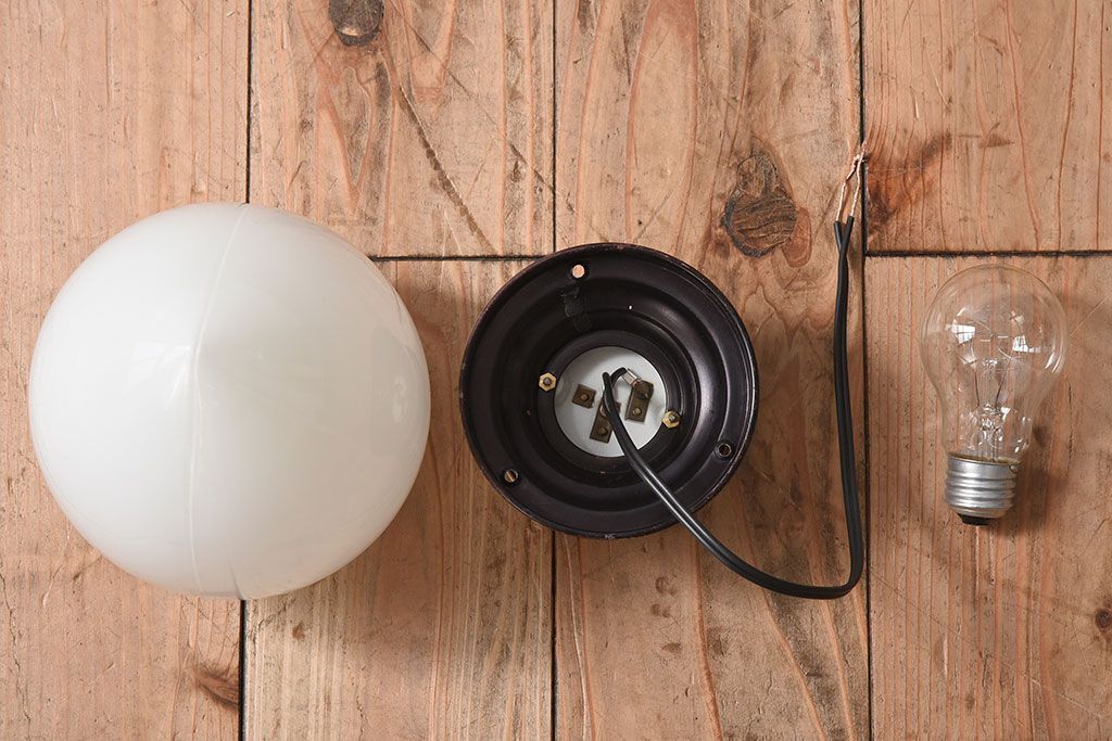 つぼみ型のレトロな壁付け照明(ブラケットライト・天井照明)