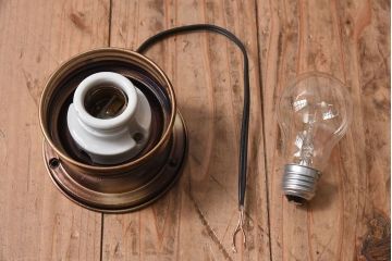 つぼみ型のレトロな壁付け照明(ブラケットライト・天井照明)