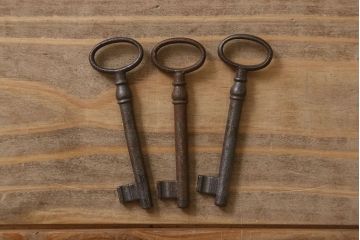 アンティーク家具　フランスアンティーク　大きなキャビネット(カップボード)　パイン材製