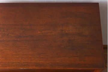 ヴィンテージ家具　北欧ビンテージ　デンマーク製　サイドキャビネット