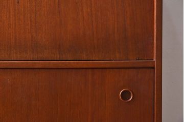 ヴィンテージ家具　北欧ビンテージ　デンマーク製　サイドキャビネット