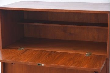 ヴィンテージ家具　北欧ビンテージ　デンマーク製　サイドキャビネット