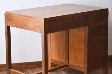レトロ家具　ラワン材製　シンプル　昭和レトロな古い木の片袖机
