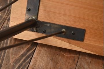 アンティーク家具　古い天板一枚板!檜材製　シンプルな鉄脚テーブル