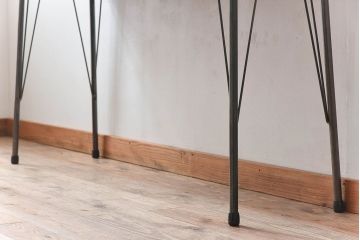 天板一枚板!古材をリメイクしたシンプルな鉄脚テーブル