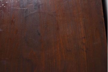 アンティーク家具　明治大正期　前面欅材　玉杢　蝶覆輪金具　小ぶりな時代箪笥ローボード(衣装箪笥)