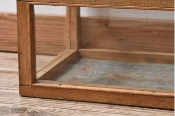 アンティーク家具　アンティーク　ナラ材　小ぶりな横型ガラスケース(ショーケース)