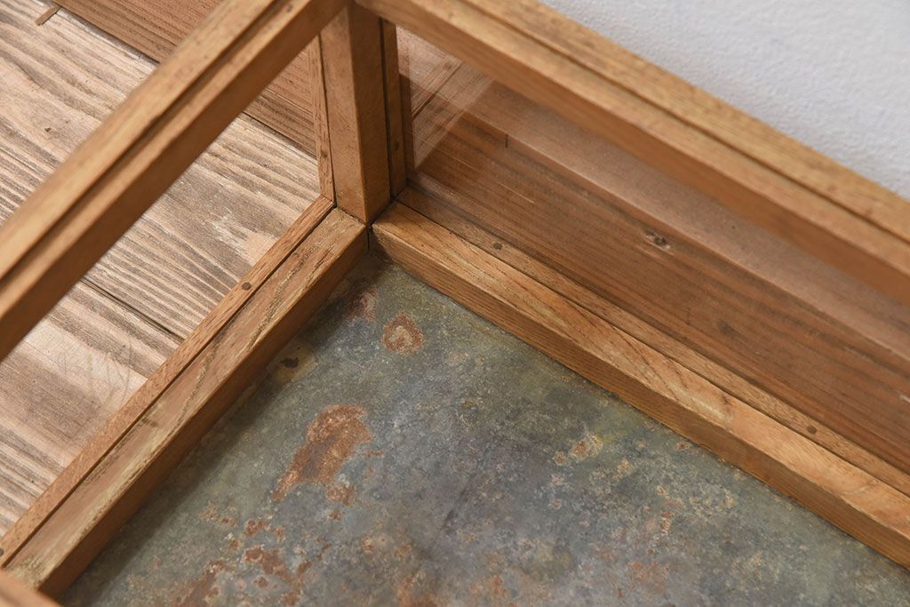 アンティーク家具　アンティーク　ナラ材　小ぶりな横型ガラスケース(ショーケース)