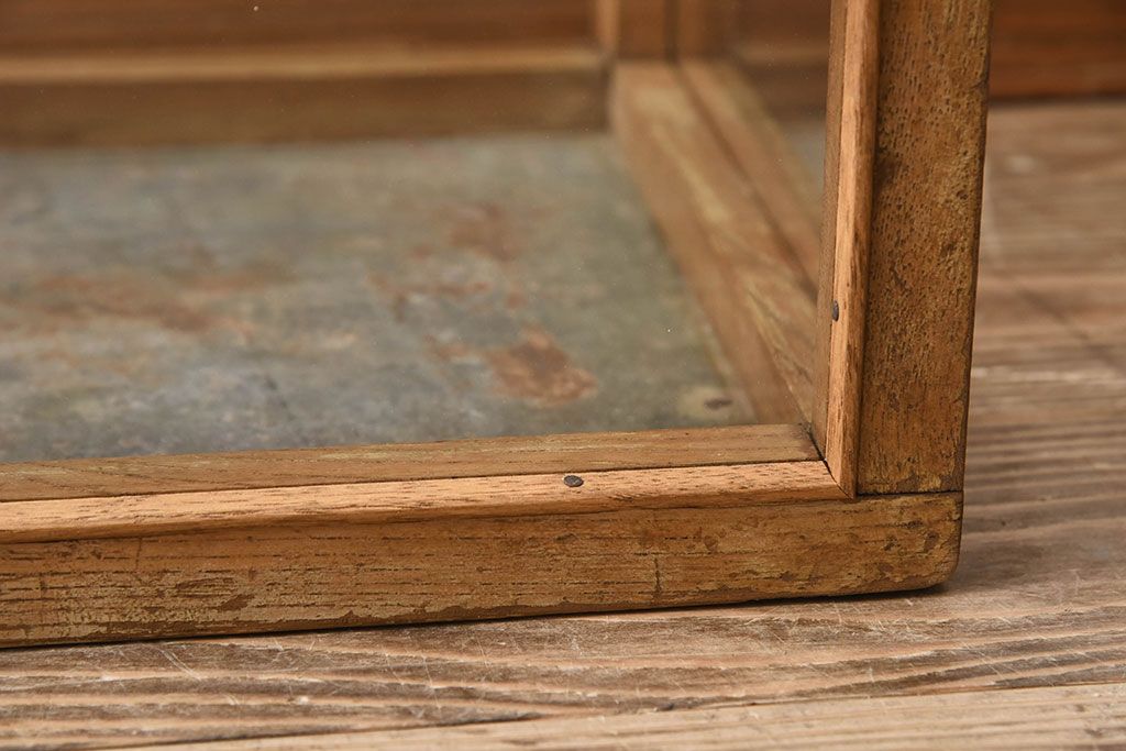 アンティーク家具　アンティーク　ナラ材　小ぶりな横型ガラスケース(ショーケース)