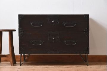 アンティーク家具　鉄脚付き!アンティークの衣装箪笥ローボード