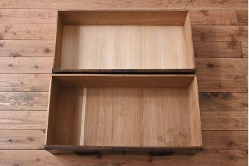 アンティーク家具　鉄脚付き!アンティークの衣装箪笥ローボード