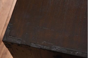 アンティーク家具　鉄脚付き!アンティークの衣装箪笥ローボード