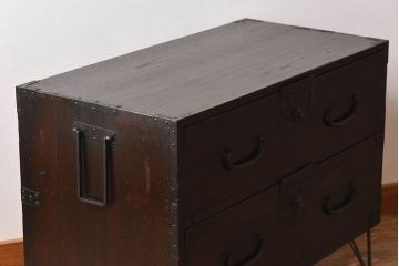 アンティーク家具　鉄脚付き!アンティークの衣装箪笥ローボード
