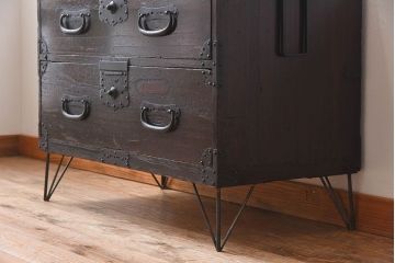 アンティーク家具　鉄脚付き!アンティークの衣装箪笥ローボード