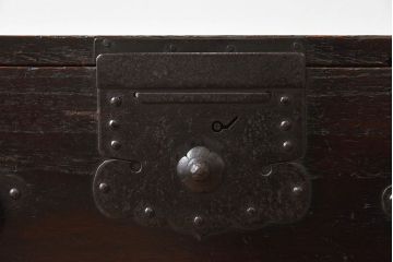 アンティーク家具　鉄脚付き!アンティークの衣装箪笥ローボード