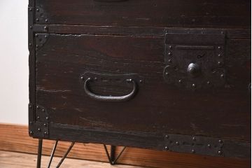 アンティーク家具　鉄脚付き!アンティークの衣装箪笥ローボード