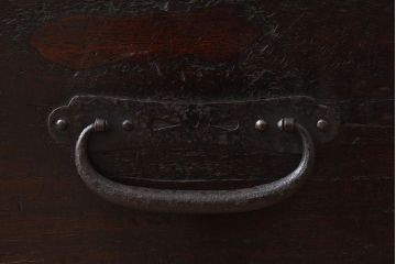 アンティーク家具　鉄脚付き!アンティークの衣装箪笥ローボード