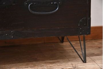 アンティーク家具　鉄脚付き!アンティークの衣装箪笥ローボード