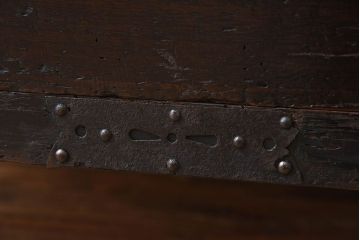 アンティーク家具　鉄脚付き!アンティークの衣装箪笥ローボード