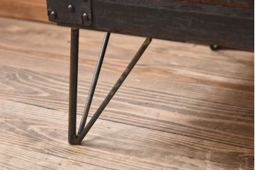 アンティーク家具　鉄脚付き!アンティークの衣装箪笥ローボード