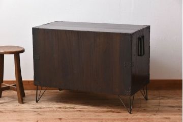 アンティーク家具　鉄脚付き!アンティークの衣装箪笥ローボード