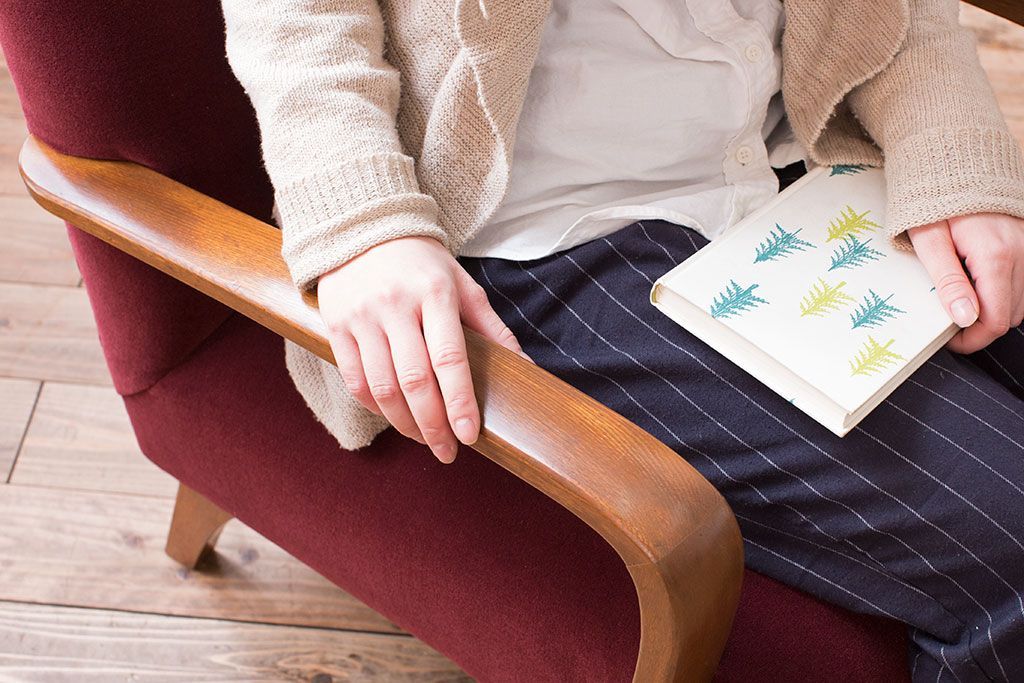 レトロ家具　ナラ材　シンプルでレトロなアンティーク1人掛けアームソファ