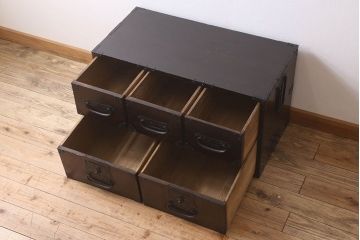 アンティーク家具　古民具・骨董　古い木製のアンティーク時代箪笥ローボード(引き出し)