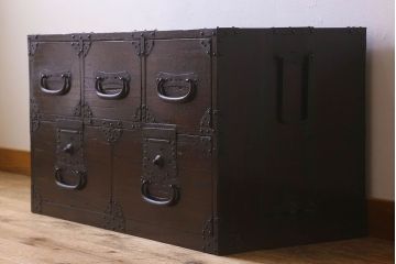 アンティーク家具　古民具・骨董　古い木製のアンティーク時代箪笥ローボード(引き出し)