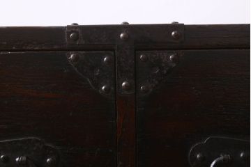 アンティーク家具　古民具・骨董　古い木製のアンティーク時代箪笥ローボード(引き出し)