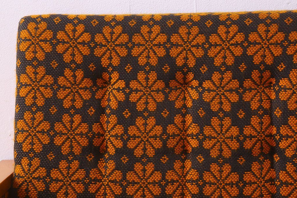 レトロ家具　オランダビンテージ　ブナ材　レトロな花柄のかわいい1人掛けソファ(2)